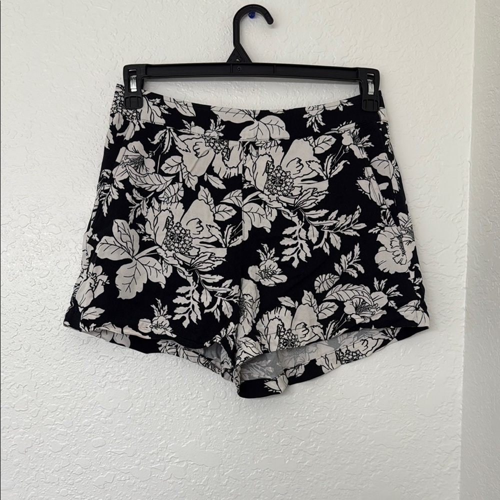 Floral Black and White Women's Shorts